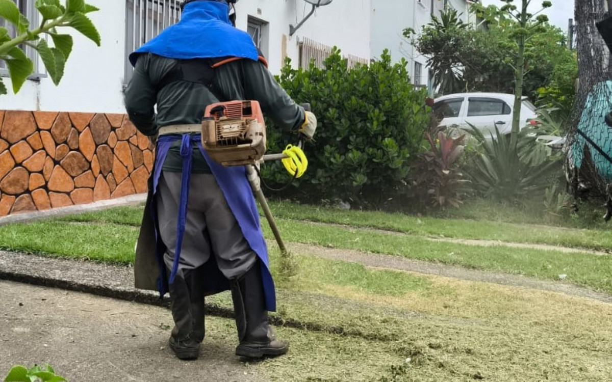 Mutirão de limpeza realizado pela secretaria