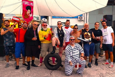 Bloco Forelvis presta homenagem a Elvis Presley no Carnaval de Niterói