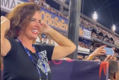 Luma de Oliveira reclama de camarotes que usam tapumes para separação com frisas na Sapucaí