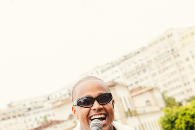 Léo Santana comanda o Bloco da Gold 'Vem com o Gigante' no Pré-Carnaval do Rio