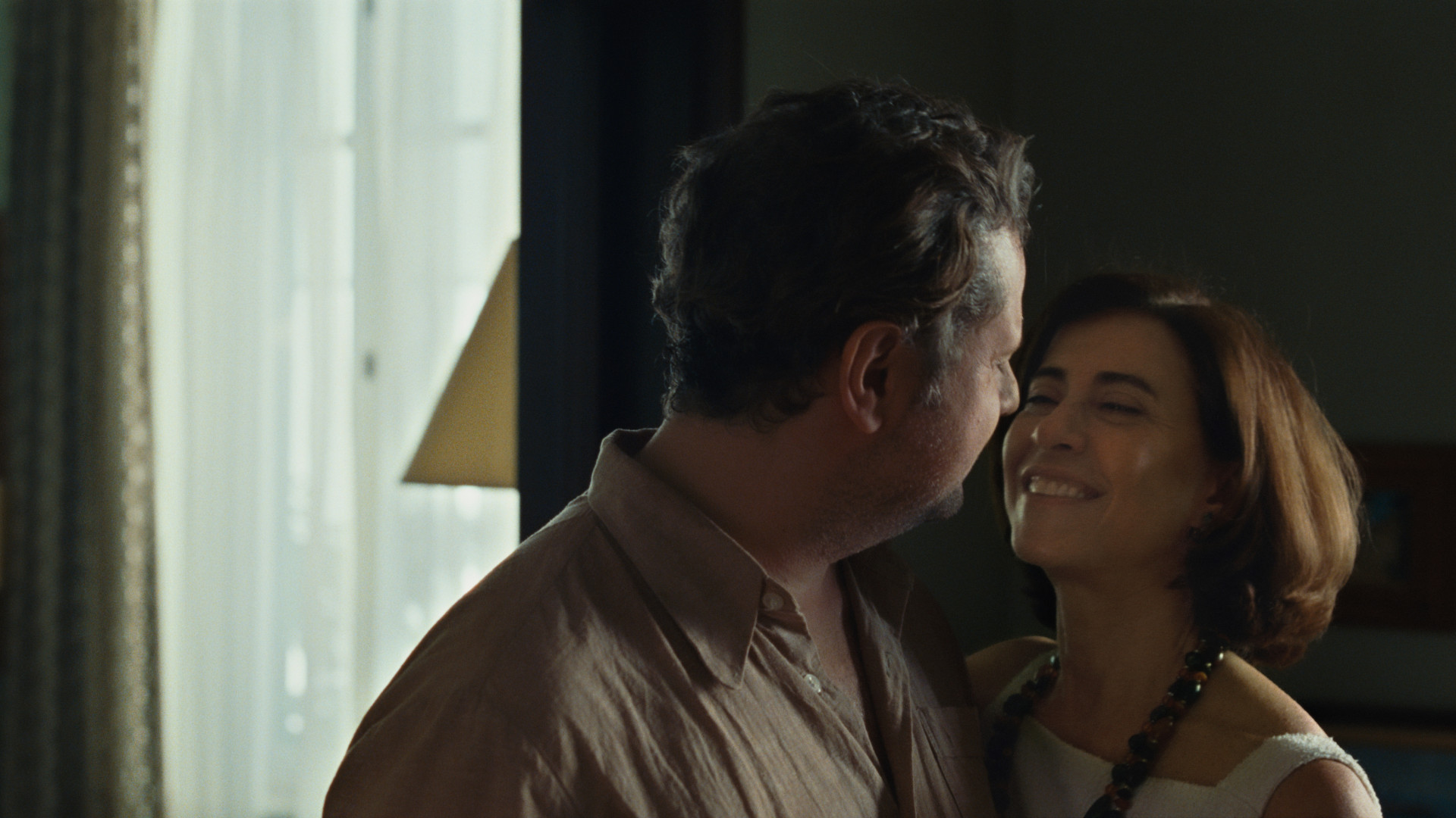 Selton Mello e Fernanda Torres em cena de 'Ainda Estou Aqui' - Alile Dara Onawale/ Divulgação