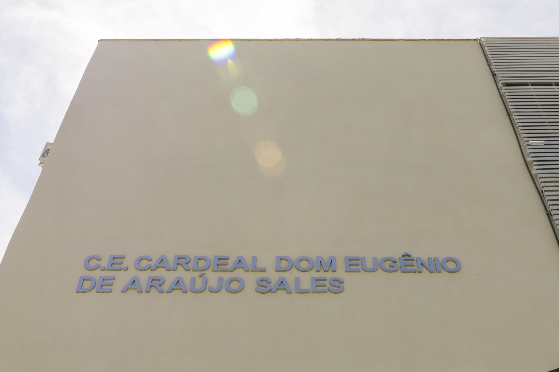 A unidade tem quatro pavimentos, 16 salas climatizadas com capacidade para 40 alunos cada - Divulga&ccedil;&atilde;o/Governo do Estado/Rafael Campos