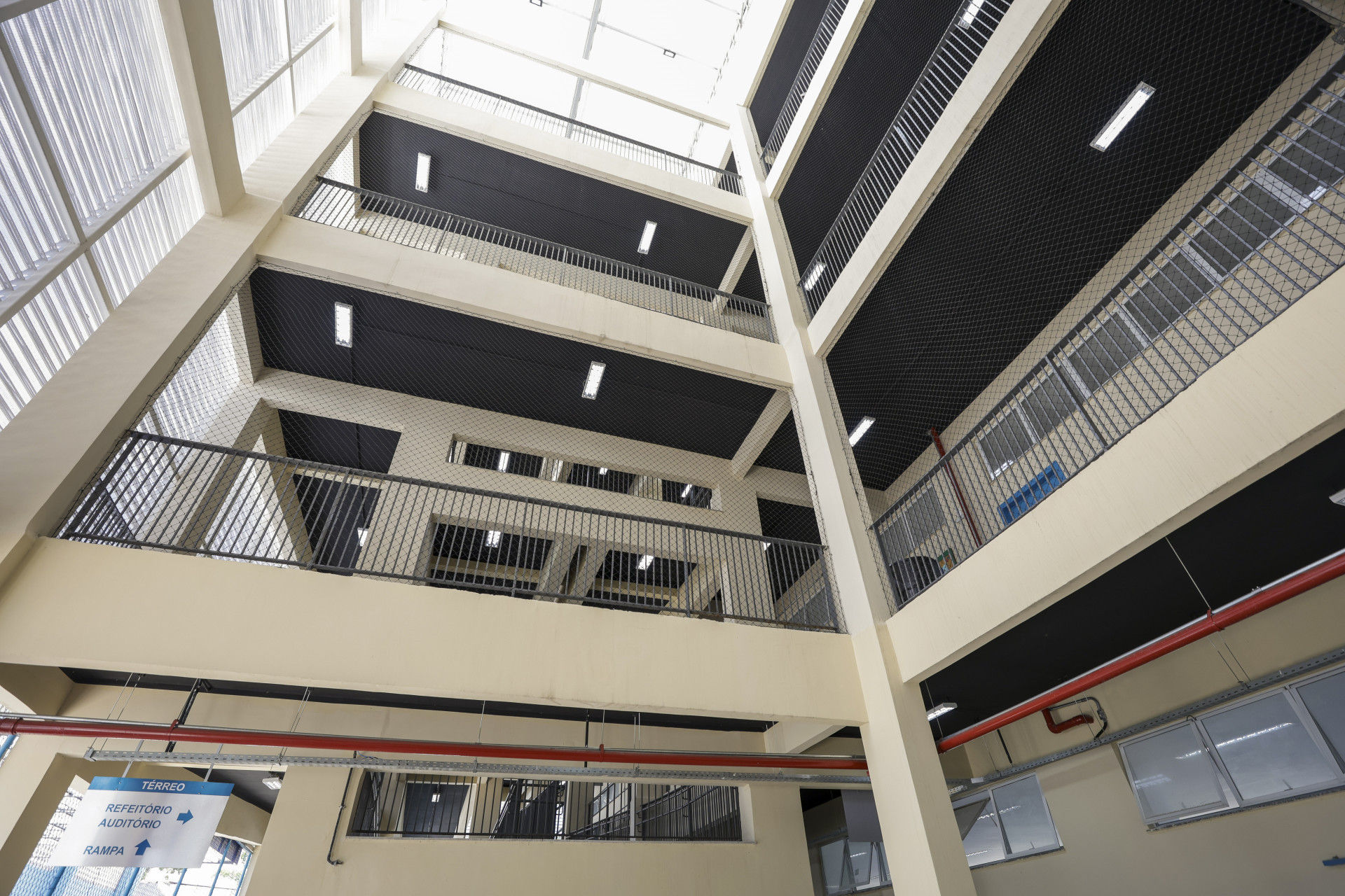 A unidade tem quatro pavimentos, 16 salas climatizadas com capacidade para 40 alunos cada - Divulga&ccedil;&atilde;o/Governo do Estado/Rafael Campos