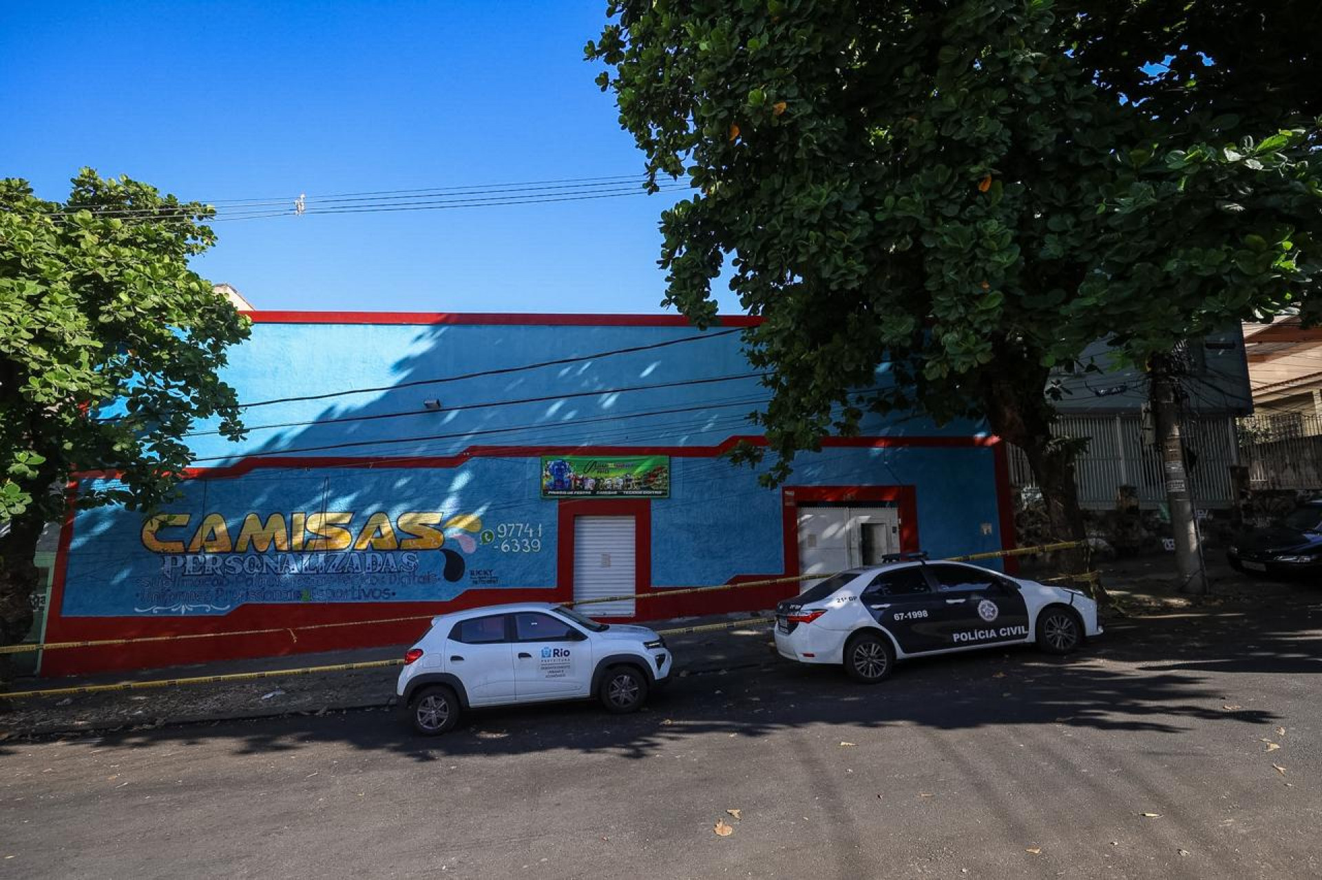 Polícia realiza perícia em fábrica que pegou fogo e conclui que havia furto de energia
- Renan Areais/Agência O Dia