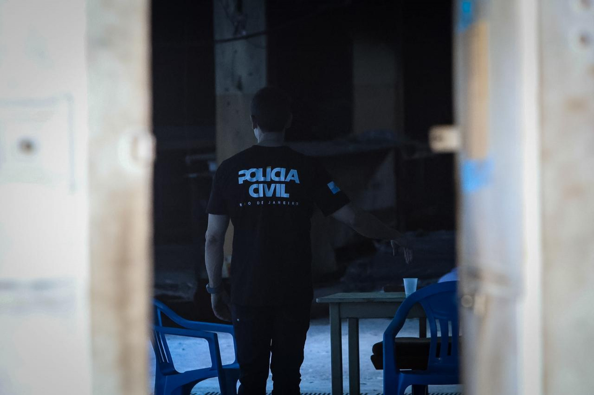 Polícia realiza perícia em fábrica que pegou fogo e conclui que havia furto de energia
- Renan Areais/Agência O Dia