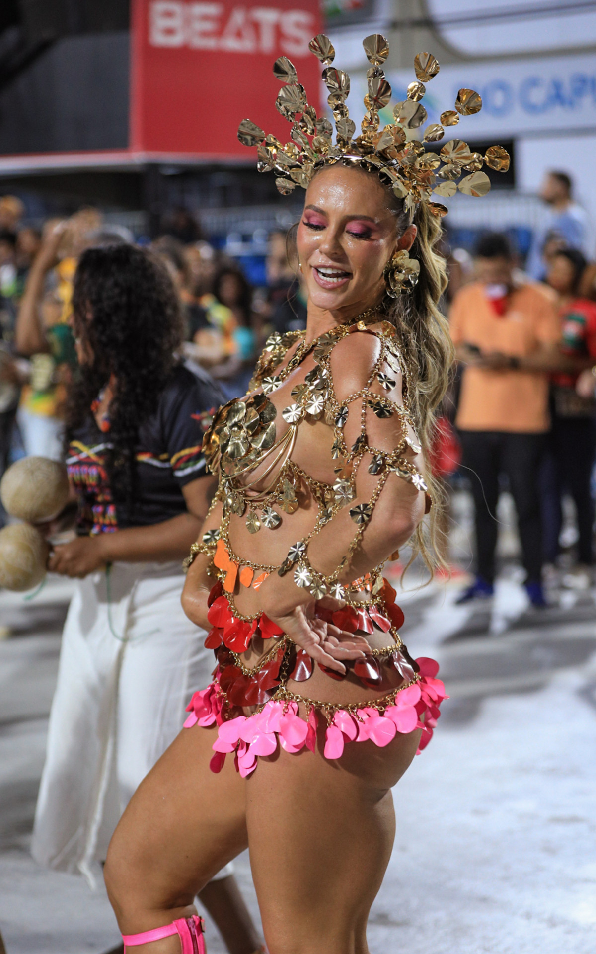 Paolla Oliveira brilha em ensaio da Grande Rio