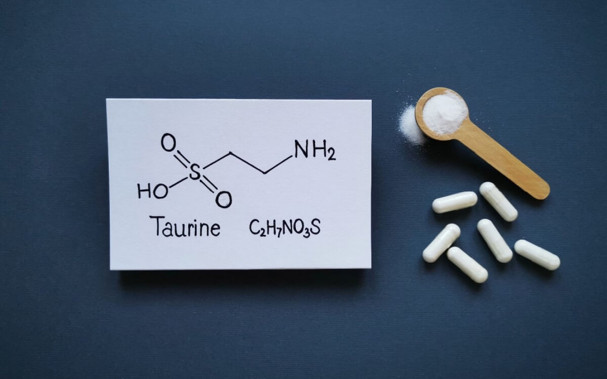 A taurina &eacute; um amino&aacute;cido essencial que desempenha um papel importante na sa&uacute;de cardiovascular, no desempenho f&iacute;sico e na fun&ccedil;&atilde;o cognitiva (Imagem: Danijela Maksimovic | Shutterstock)