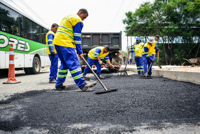 Prefeitura de Belford Roxo realiza obras de asfalto e calçadas na Avenida Automóvel Clube no Jardim Redentor