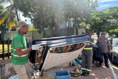 Arraial do Cabo recolhe mais de duas toneladas de entulho e móveis na região central e na Prainha