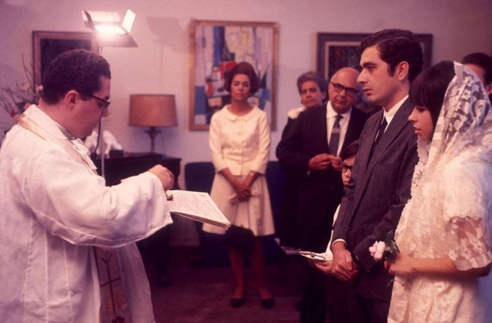 Nara Leão e Cacá Diegues casaram-se no civil e na igreja dia 26 de julho de 1967, no Rio. A festa do casamento foi na casa dos pais de Nara. - Reprodução 