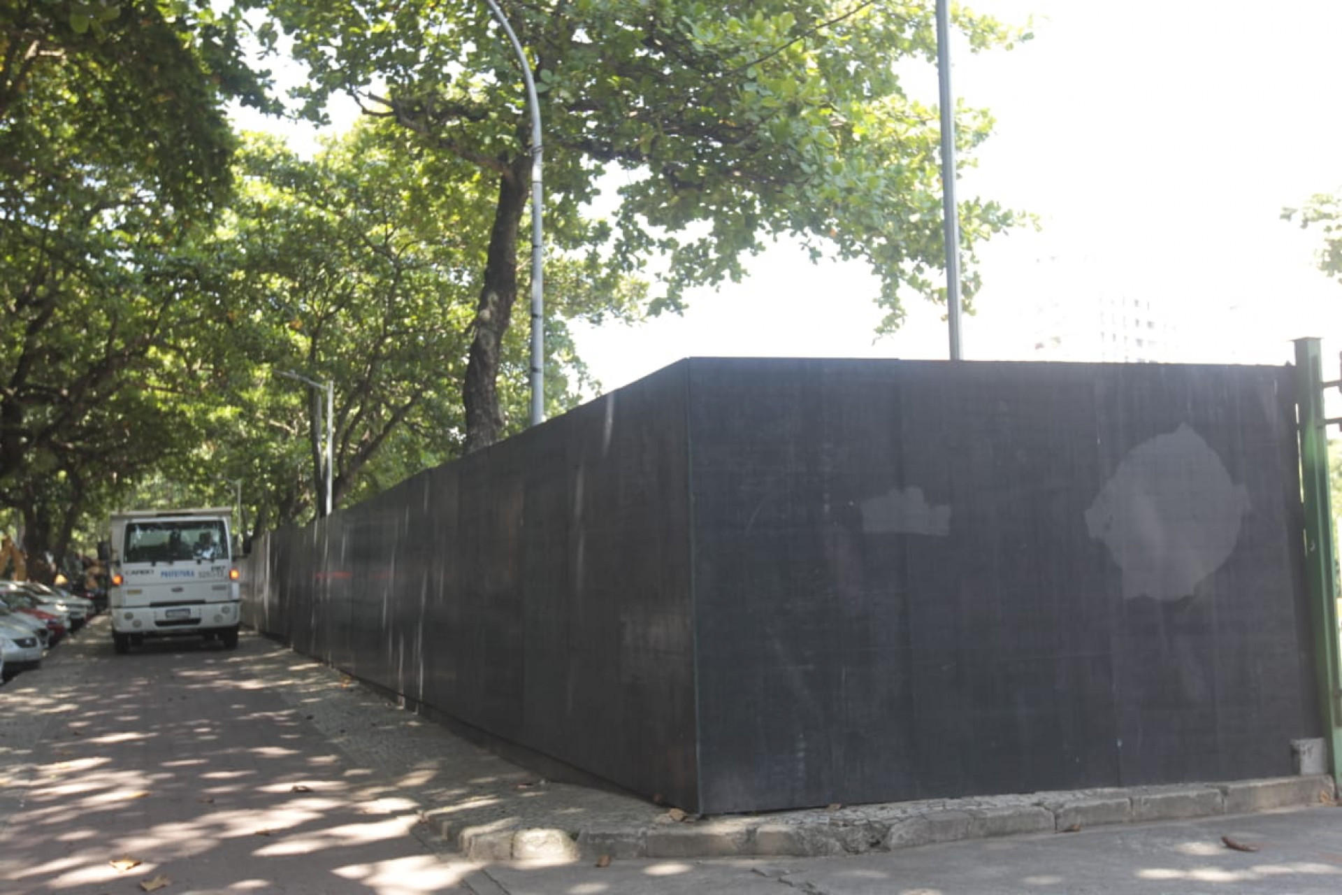 Tapume bloqueia acesso ao Jardim de Alah, que ser&aacute; revitalizado - Reginaldo Pimenta / Ag&ecirc;ncia O Dia