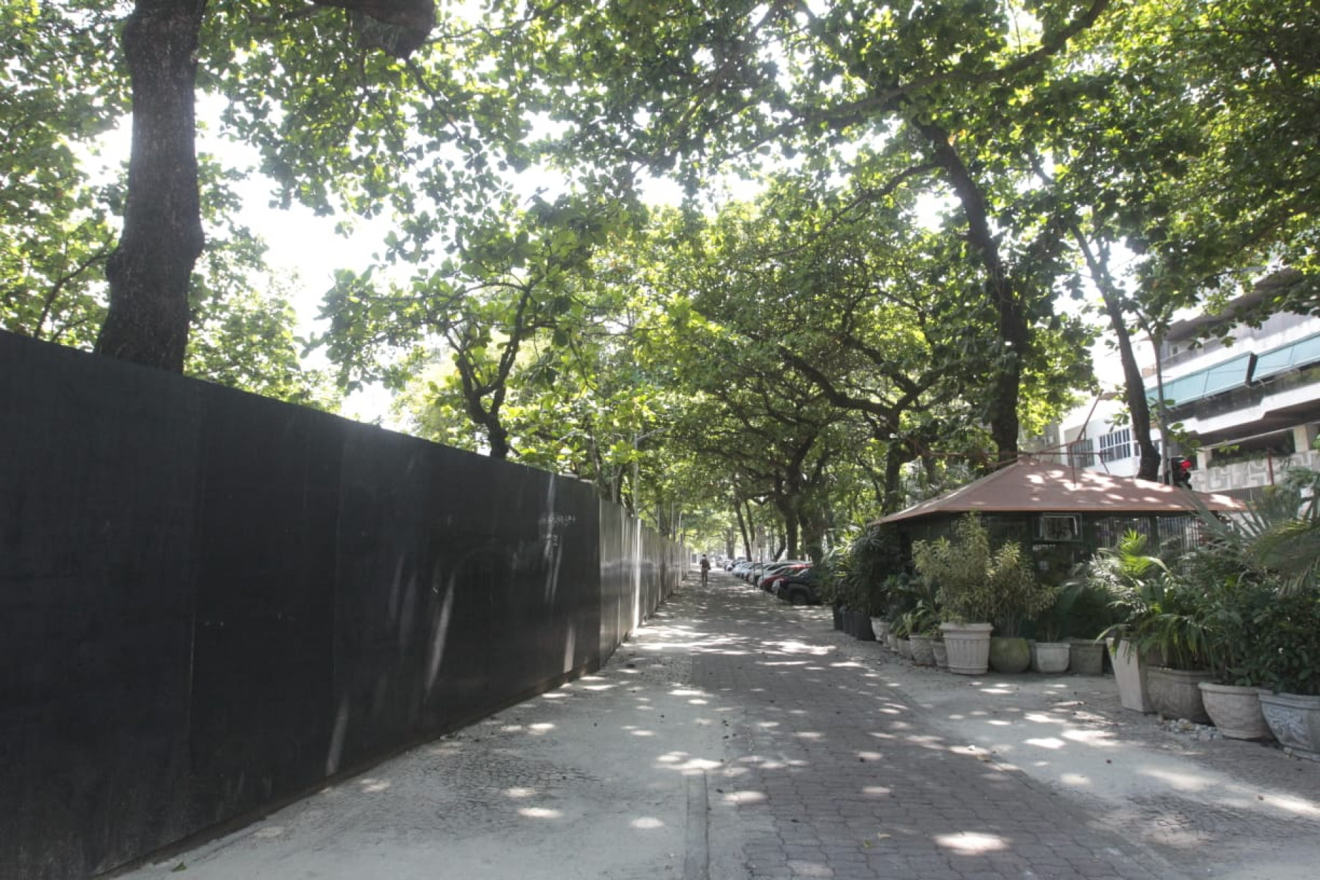 Tapume bloqueia acesso ao Jardim de Alah, que ser&aacute; revitalizado - Reginaldo Pimenta / Ag&ecirc;ncia O Dia