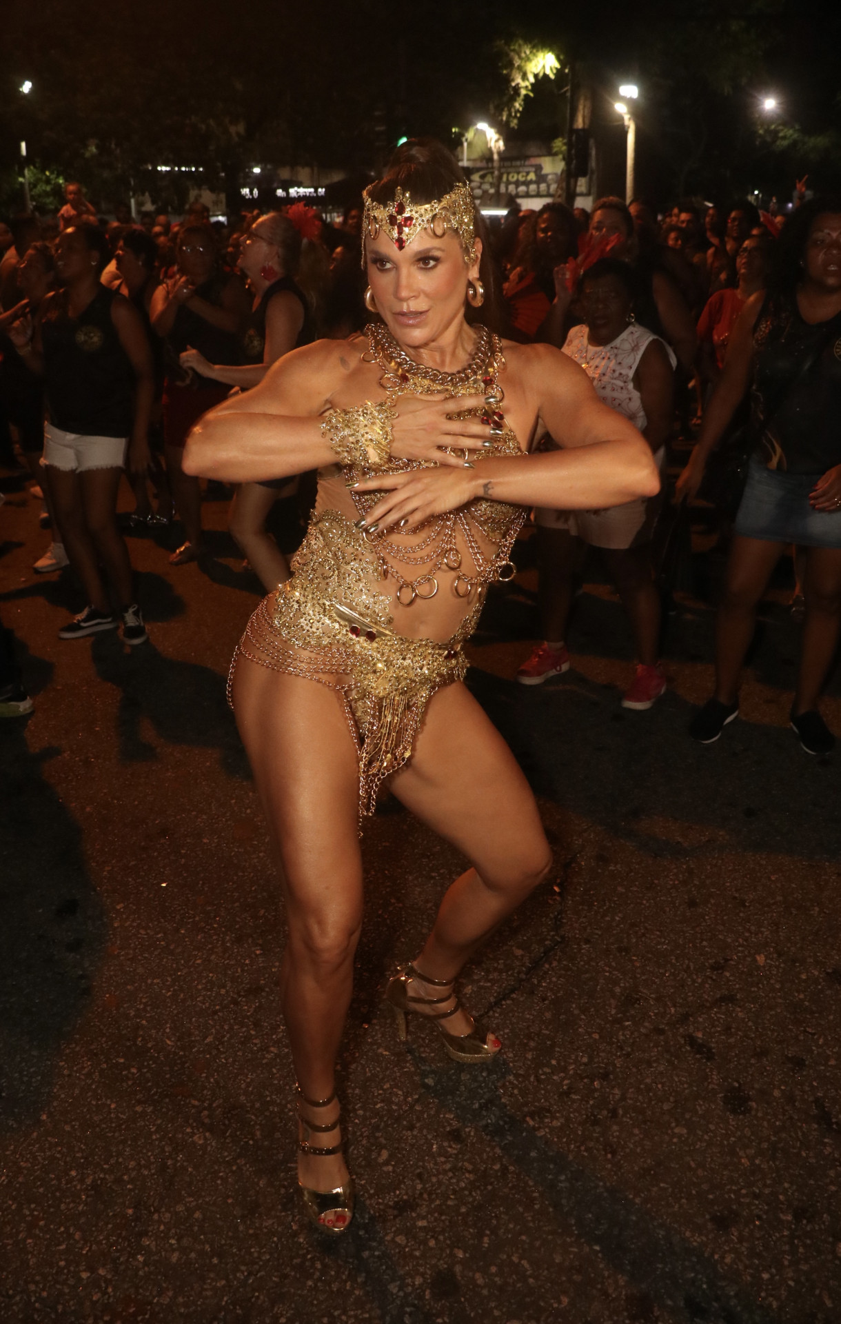 Flávia Alessandra durante o ensaio de rua do Salgueiro - Rogério Fidalgo / Agnews