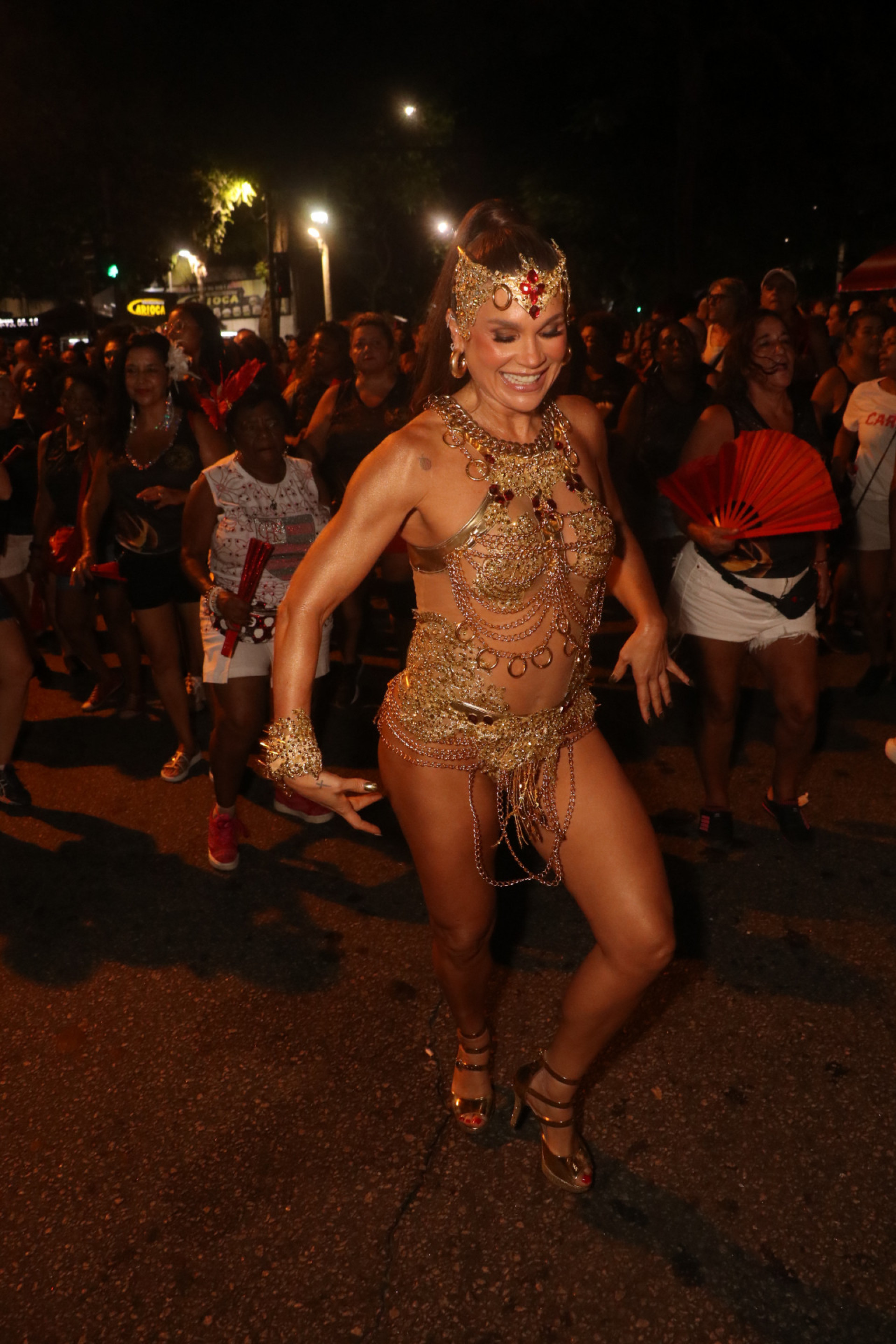 Flávia Alessandra durante o ensaio de rua do Salgueiro - Rogério Fidalgo / Agnews