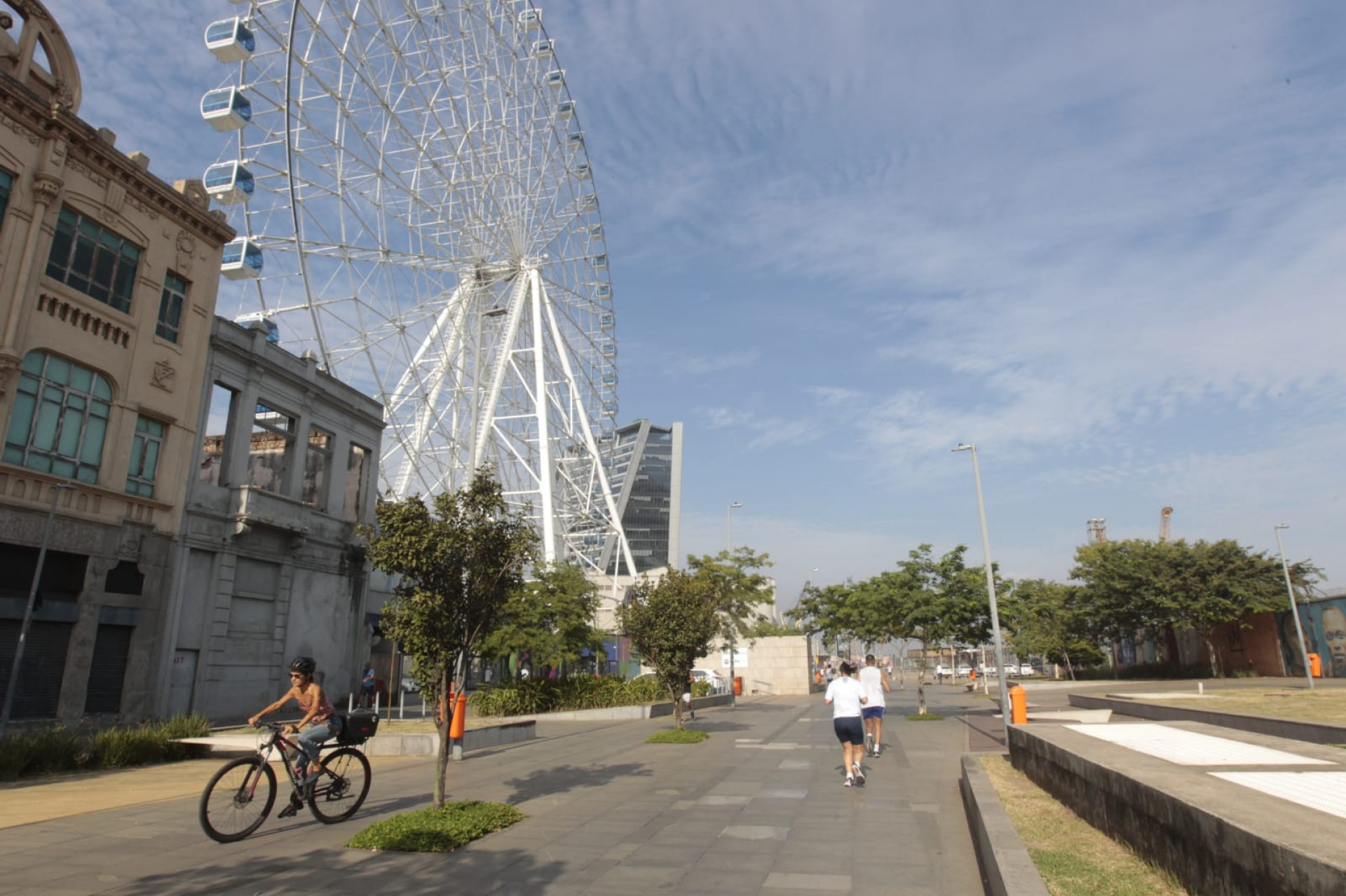 Movimentação na Orla Pref. Luiz Paulo Conde nesta sexta (14) - Reginaldo Pimenta/Agência O Dia