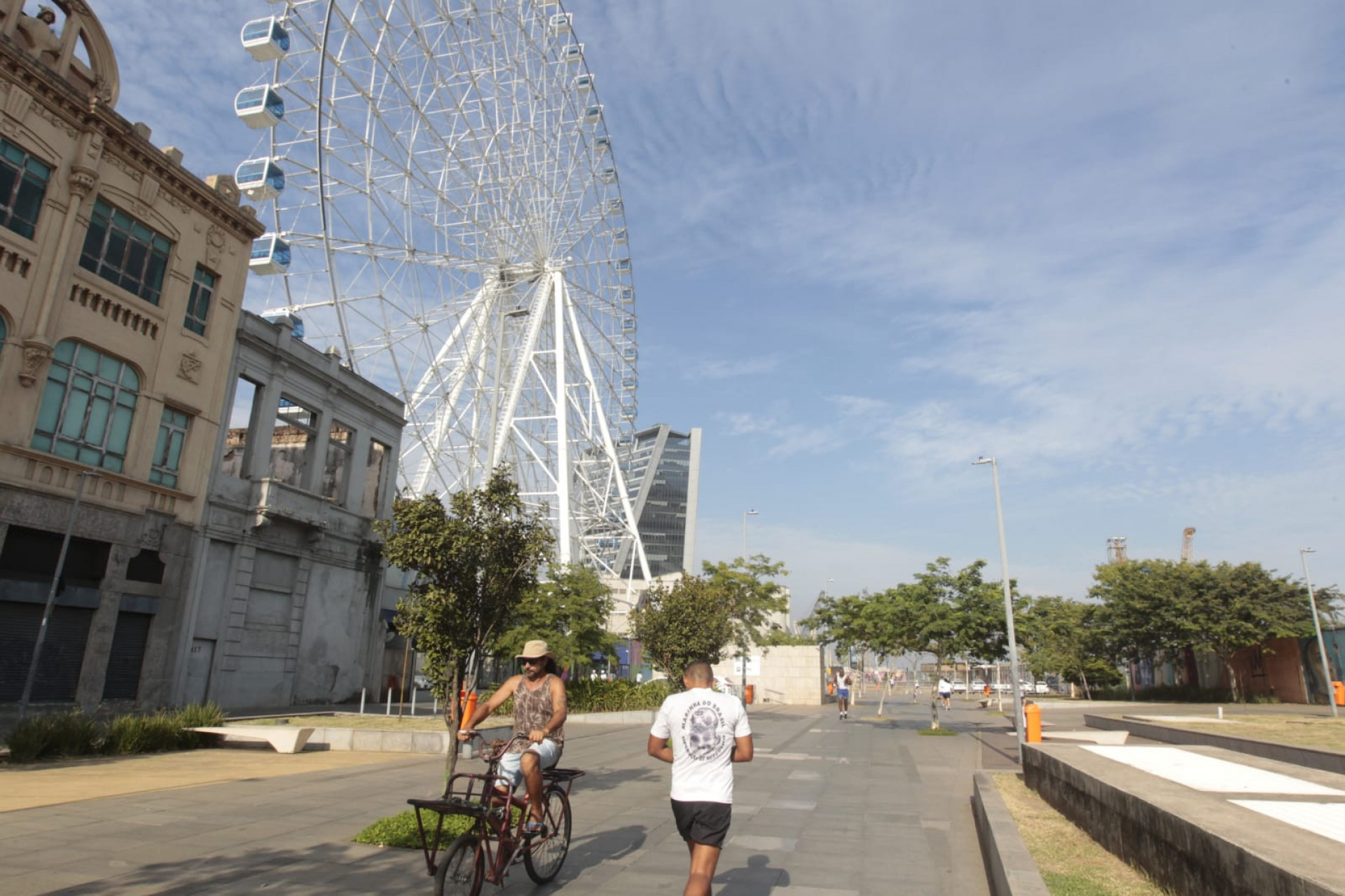 Movimentação na Orla Pref. Luiz Paulo Conde nesta sexta (14) - Reginaldo Pimenta/Agência O Dia