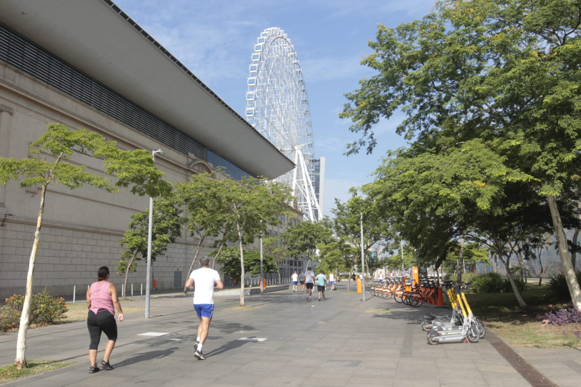 Movimentação na Orla Pref. Luiz Paulo Conde nesta sexta (14) - Reginaldo Pimenta/Agência O Dia