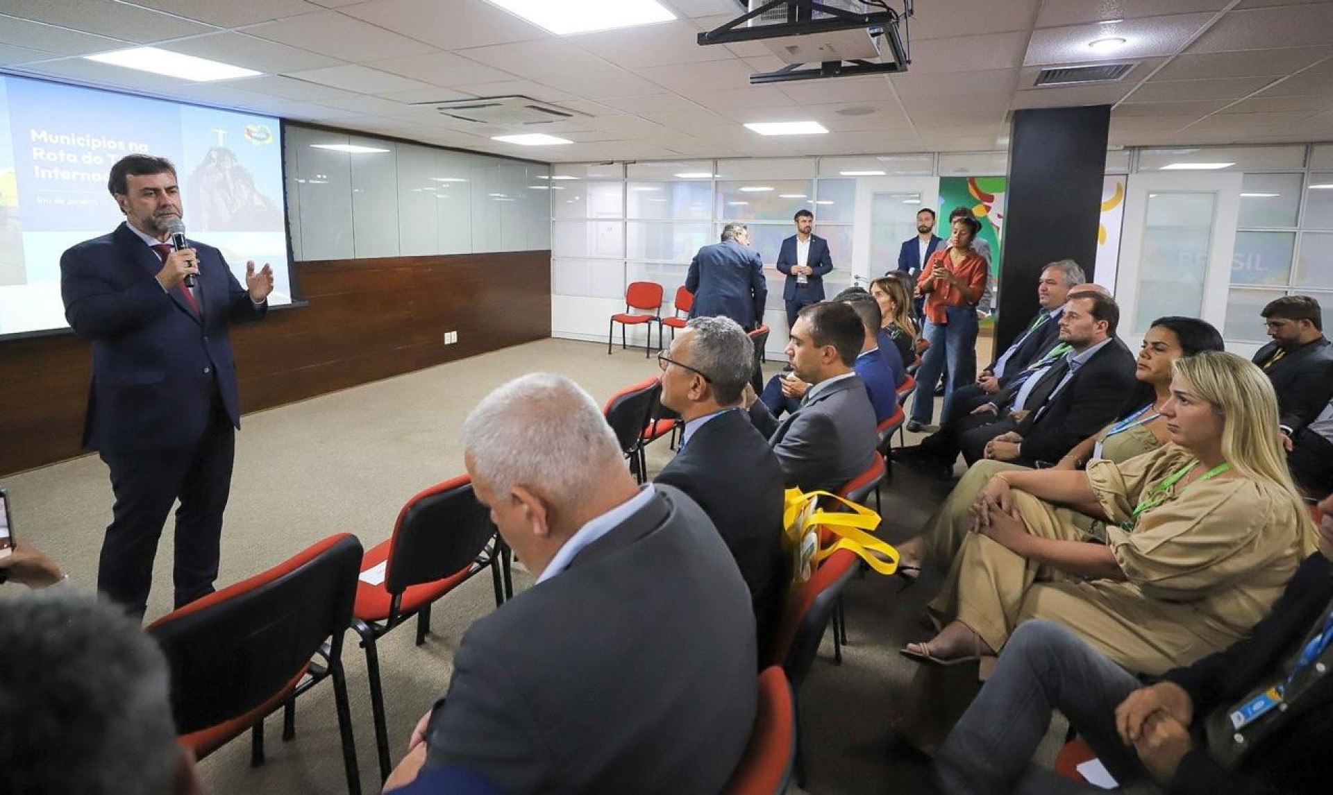 Marcelo Freixo durante encontro com prefeitos - Divulgação