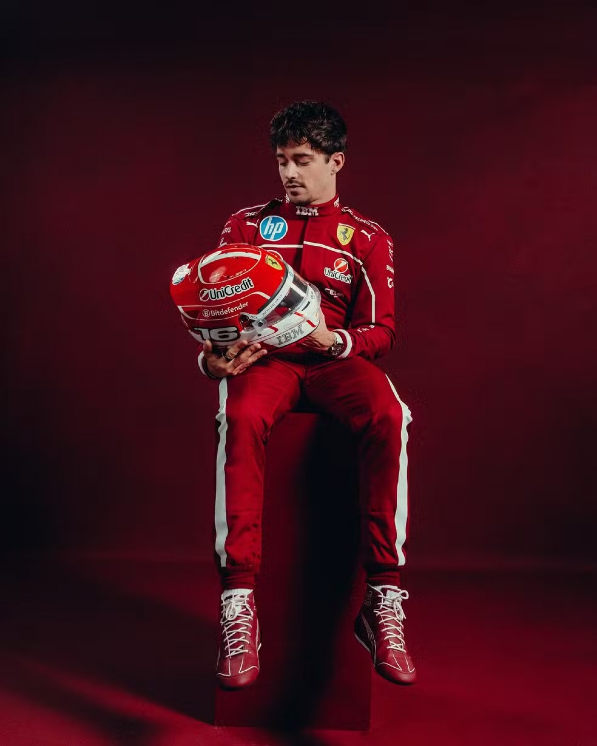 Charles Leclerc, da Ferrari, e o capacete da temporada 2025 da F1 - Reprodução/Redes sociais