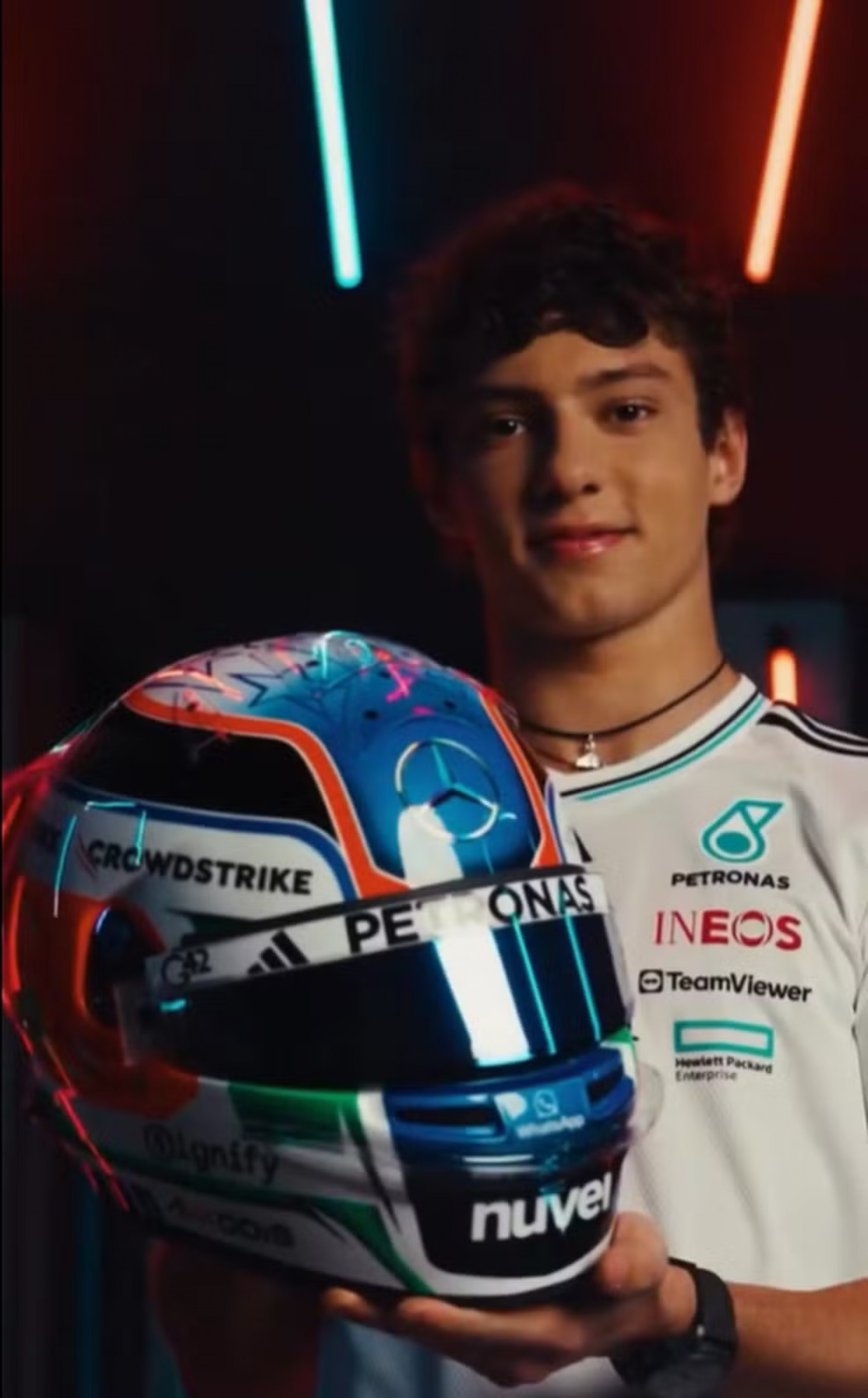 Capacete de Andrea Kimi Antonelli, da Mercedes, para a F1 de 2025 - Reprodução/Redes sociais