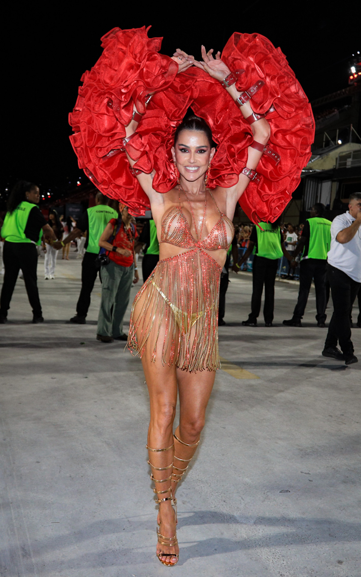 Deborah Secco no ensaio do Salgueiro na Sapucaí 