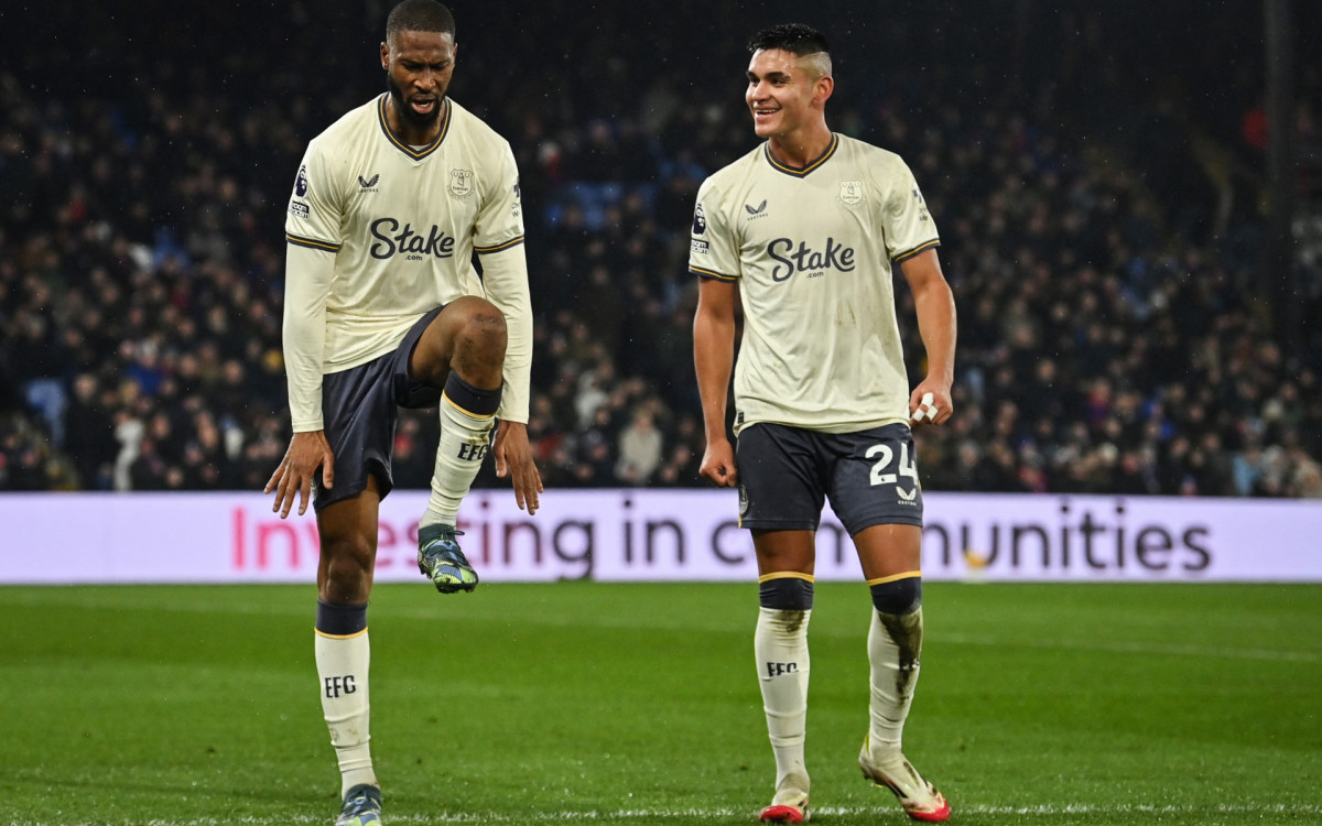 Beto e Alcaraz fizeram os gols da vitória do Everton sobre o Crystal Palace