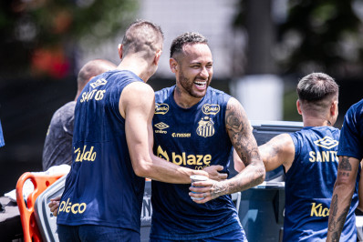 Torcedores tentam invadir CT do Santos para protestar por melhores resultados