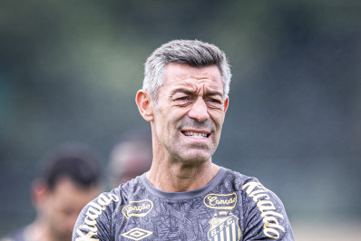 Santos demite o técnico Pedro Caixinha após derrota para o Fluminense