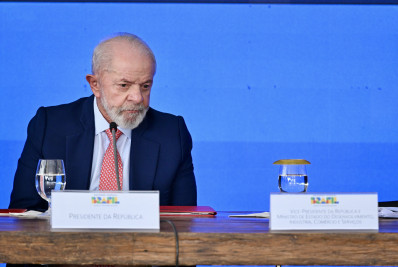 Ipec aponta que 62% acham que Lula não deveria se candidatar à reeleição