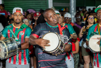 Grande Rio realiza último ensaio de rua antes do desfile neste domingo
