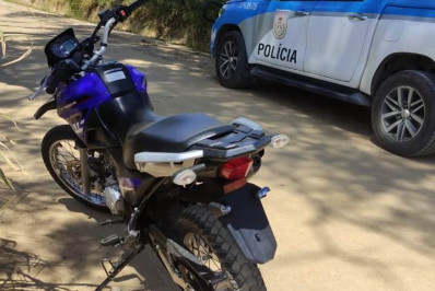 Polícia Militar recupera motocicleta roubada em Córrego do Ouro, Macaé