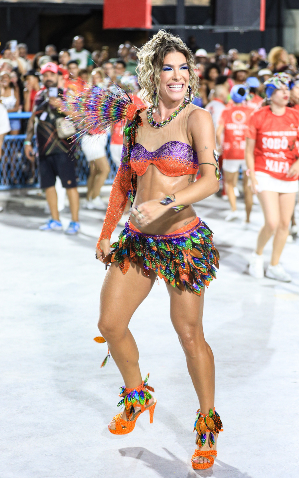 Lorena Improta durante o ensaio da Viradouro na Sapucaí