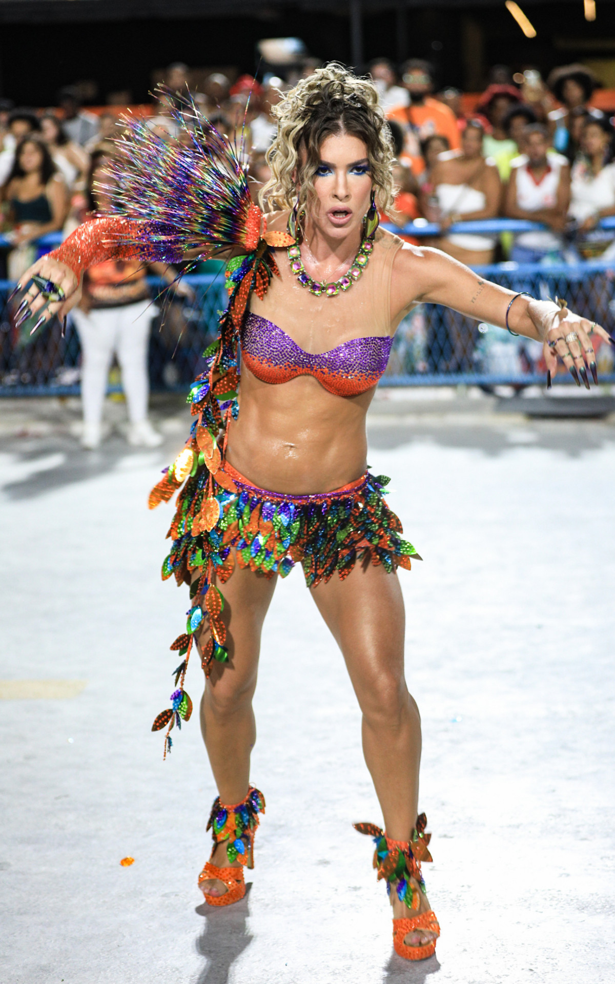 Lorena Improta durante o ensaio da Viradouro na Sapucaí