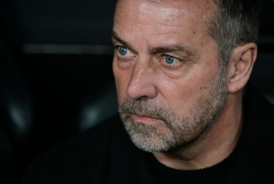 Treinador do Barcelona demonstra incômodo sobre inscrições de jogadores: 'Não estou contente'