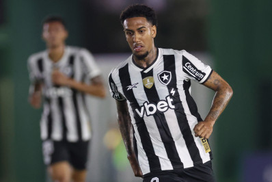 Rwan Cruz perde gol incrível mas mostra desenvoltura em estreia pelo Botafogo
