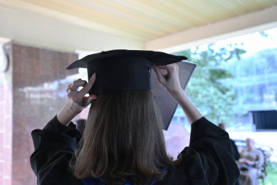 Pesquisa revela que brasileiro prefere saúde do que casa própria e não vê diploma como importante