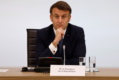 Macron pede 'ações fortes' caso Rússia continue 'rejeitando a paz'