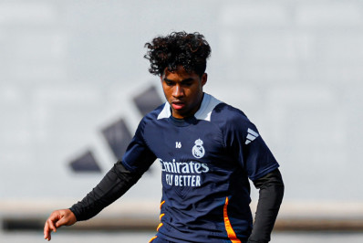 Endrick volta a sentir dor no tendão e deve ficar afastado de atividades no Real