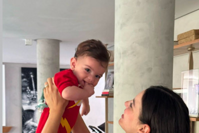 Sthefany Brito celebra 'mêsversário' do filho com festa temática: 'O herói veio cantar parabéns'