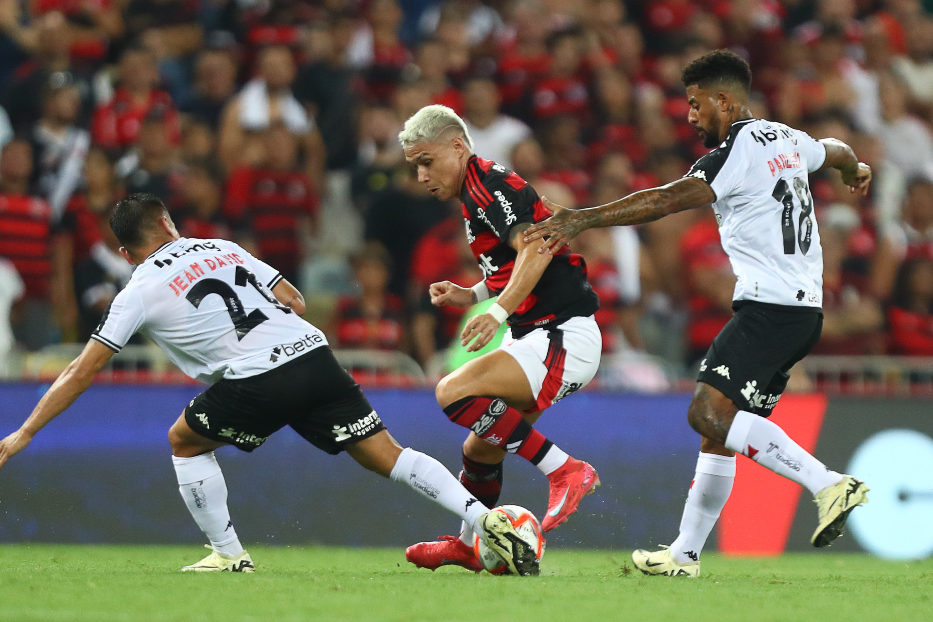 Flamengo derrotou o Vasco por 2 a 0 - Gilvan de Souza / Flamengo