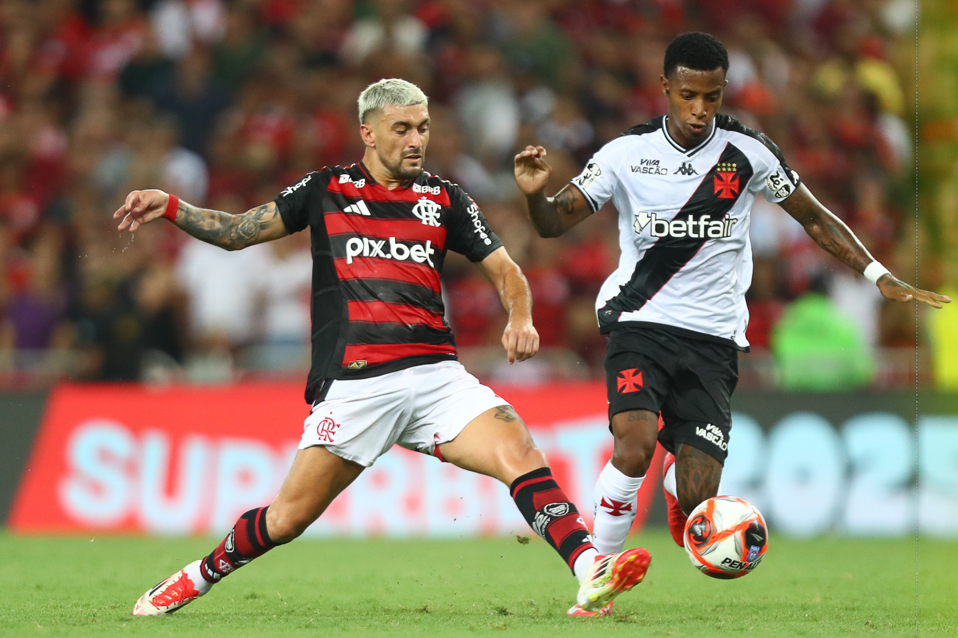 Flamengo derrotou o Vasco por 2 a 0 - Gilvan de Souza / Flamengo