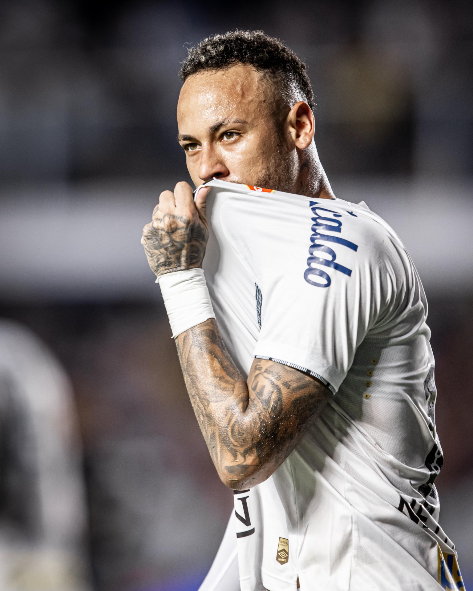 Neymar comemora gol marcado em vitória do Santos