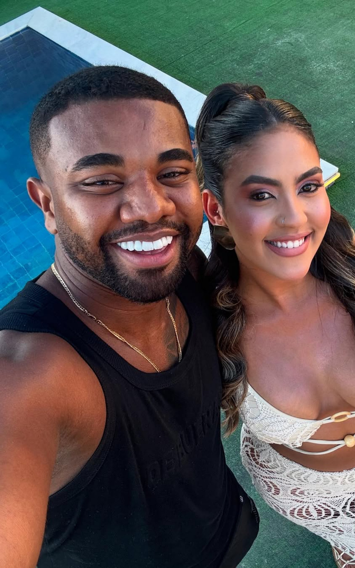 Davi Britto e a namorada Adriana Paula - Reprodução/Instagram