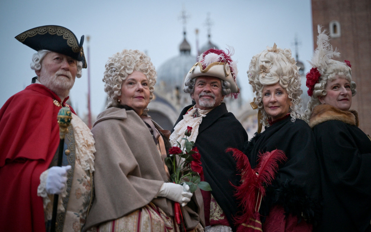 Festa é conhecida pelas máscaras e trajes elaborados