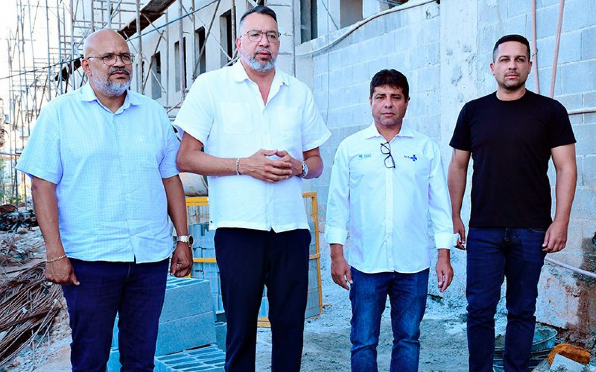 Marcelo Canella, prefeito Márcio Canella e secretários Eduardo Feital e Carlos Eduardo Pereira da Silva (Dudu Magalhães) visitaram o Hospital