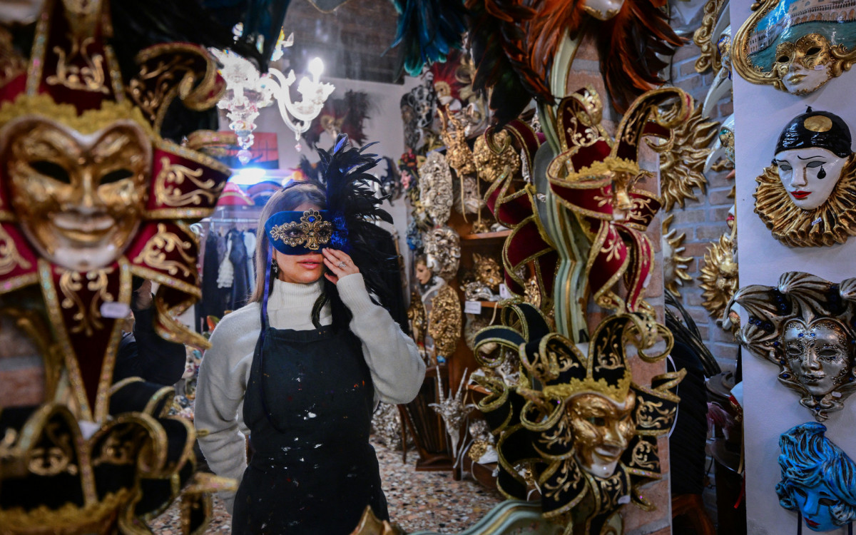 Celebração atrai turistas de todo o mundo para Veneza