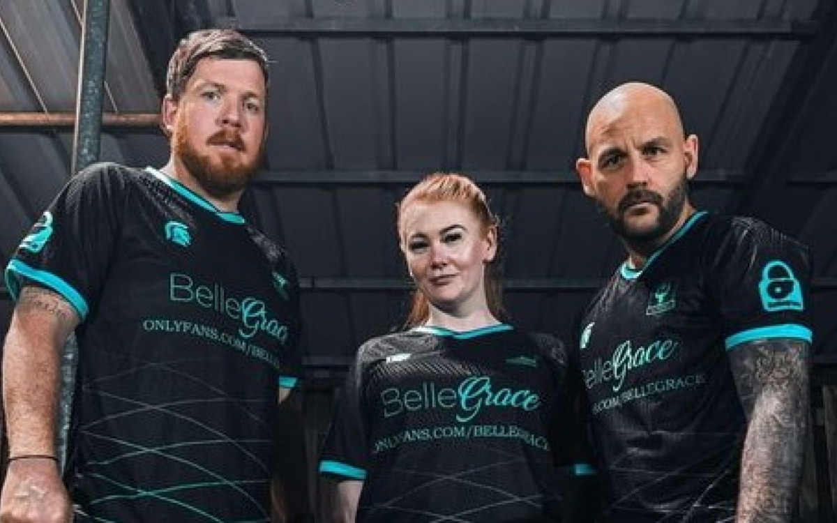 Atriz pornô Belle Grace vai patrocinar time de liga amadora da Inglaterra