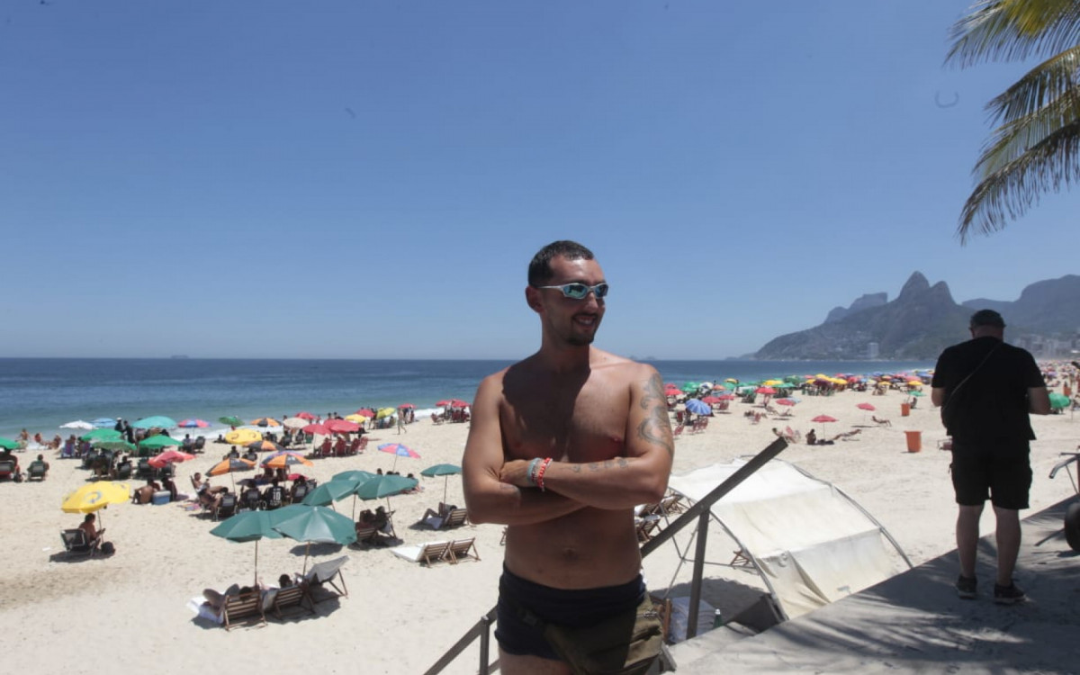 Augusto Nicolas revelou que o intenso calor chega a atrapalhar as vendas na praia