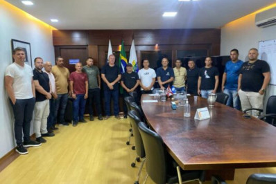 Prefeito Fábio do Pastel se reúne com pescadores aldeenses