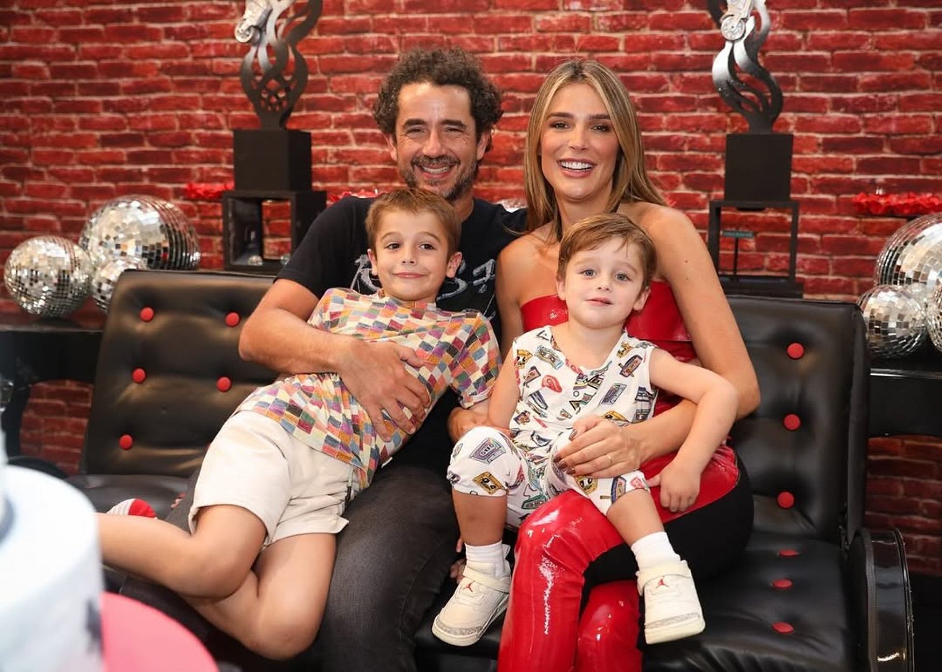 Rafa Brites e Felipe Andreoli com os filhos - Reprodução/Instagram